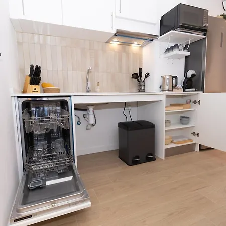 Apartment New! Luxury & Close To Metro! Between & Center Valencia