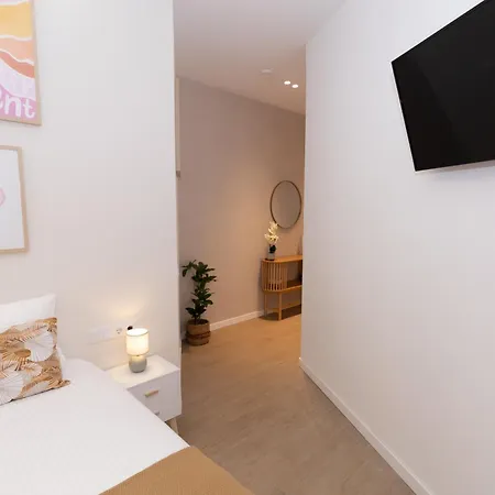 New! Luxury & Close To Metro! Between & Center Apartment *