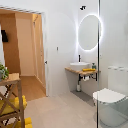 Apartment New! Luxury & Close To Metro! Between & Center *