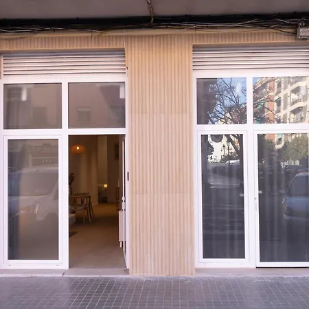 New! Luxury & Close To Metro! Between & Center Apartment *