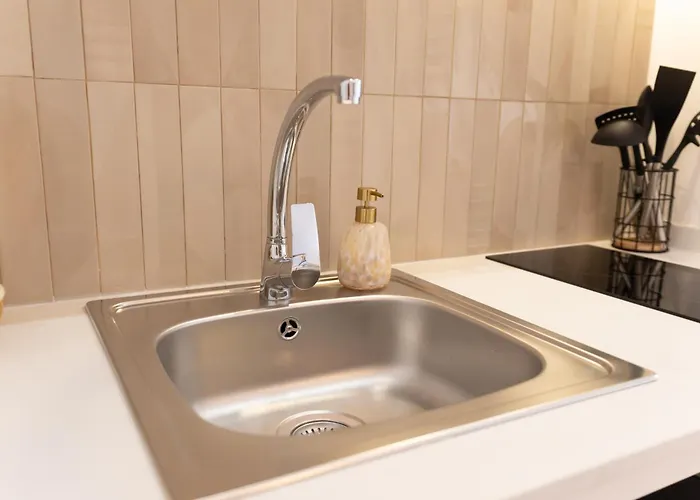 Casa Novi - Close To Beach, Center & Metro Apartament