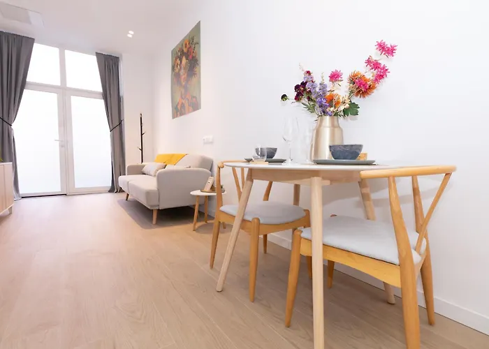 Casa Novi - Close To Beach, Center & Metro Apartament