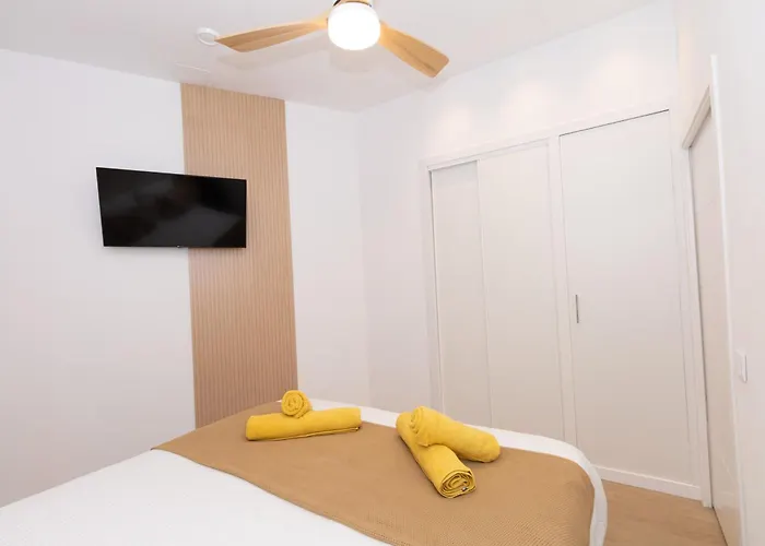 Casa Novi - Close To Beach, Center & Metro Apartament